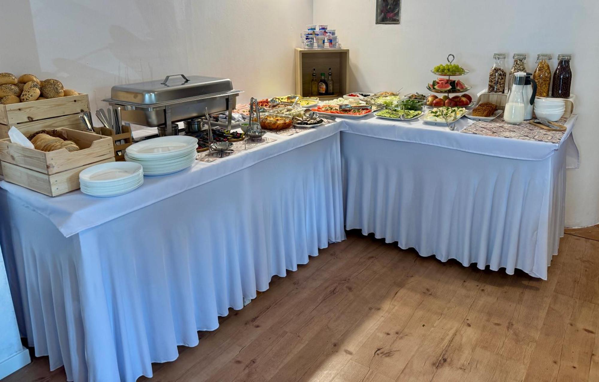 Goscinne I Ula Homestay *